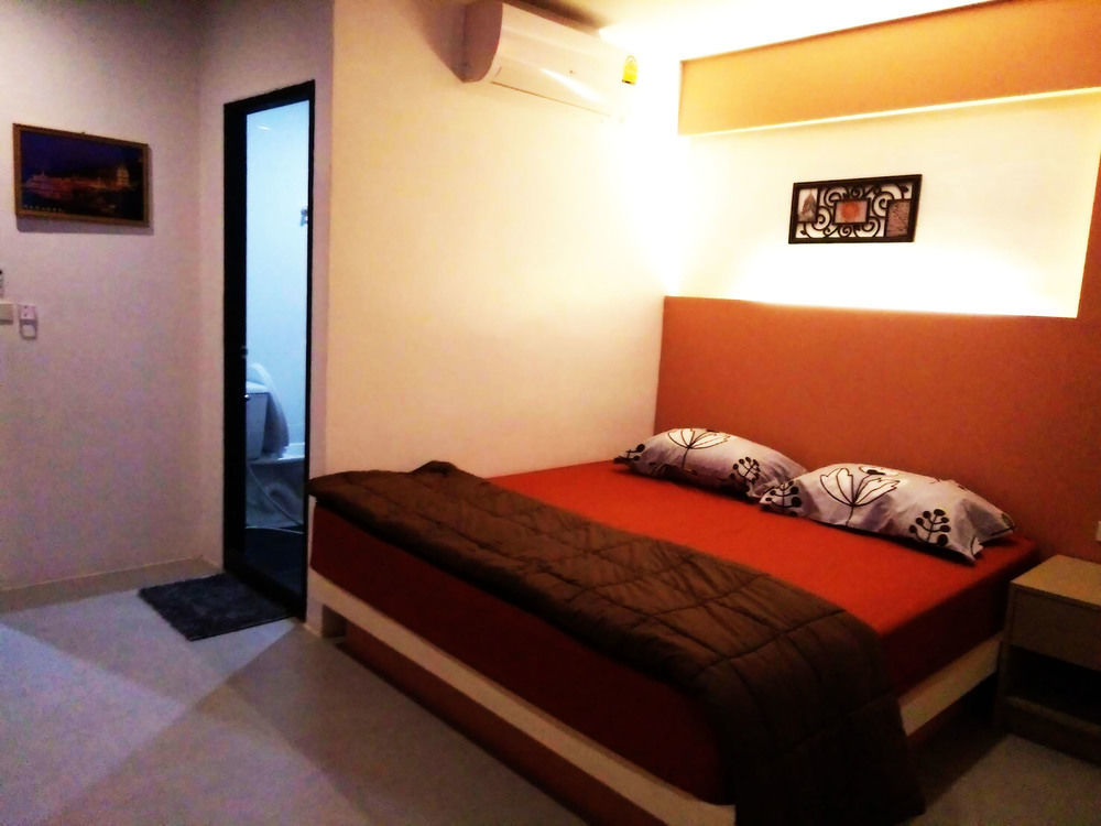 Отель In Phuket House Экстерьер фото