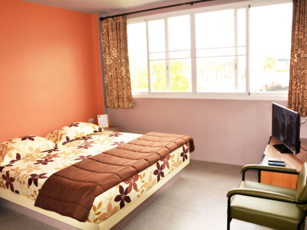 Отель In Phuket House Экстерьер фото